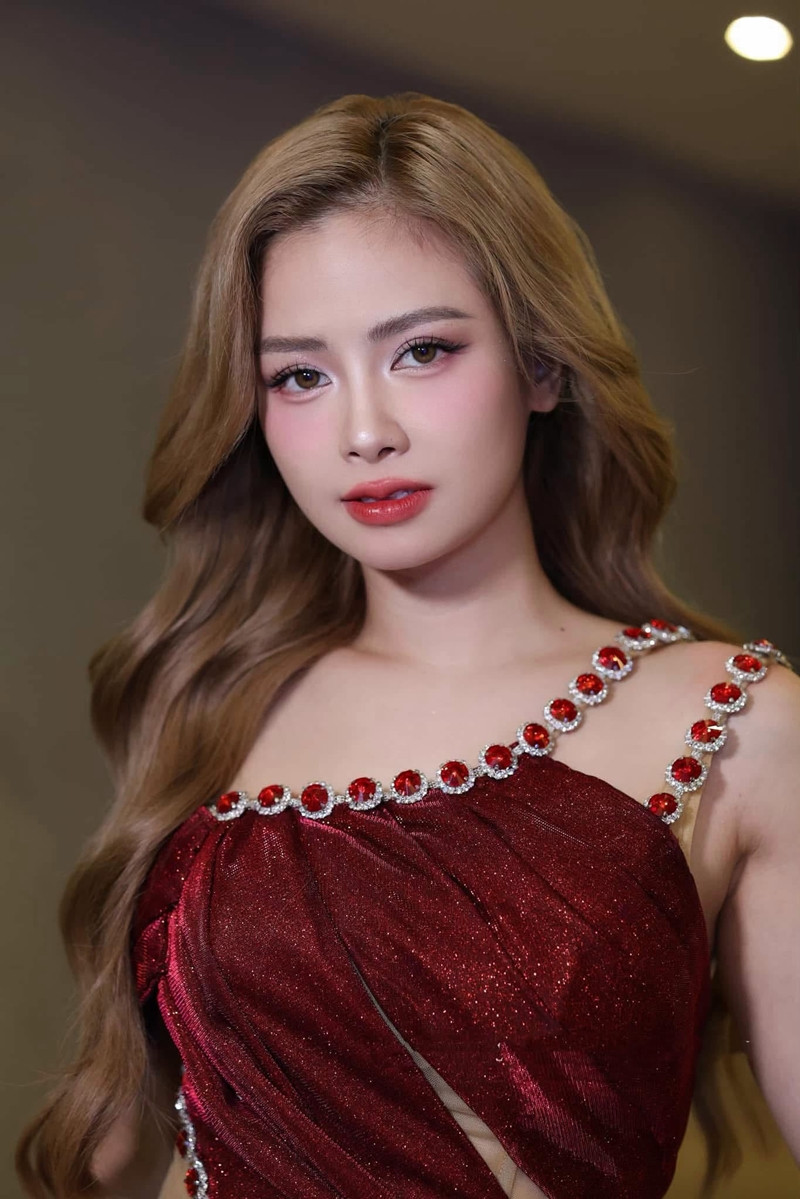 Duong Hoang Yen.jpg