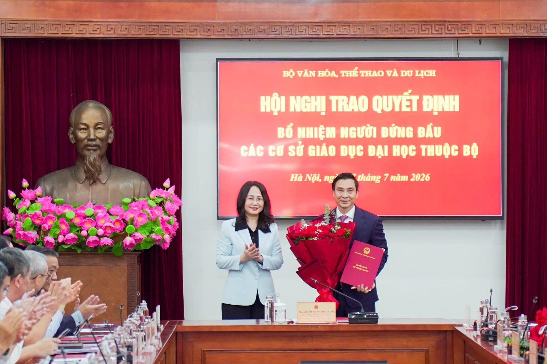 hiệu trưởng ĐH Văn hóa Hà Nội.jpg