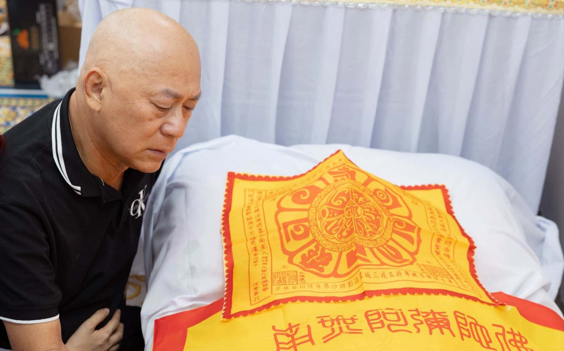 https://static-images.vnncdn.net/vps_images_publish/000001/000003/2026/7/7/nsnd-ta-minh-tam-khoc-nghen-trong-dam-tang-vo-nghe-si-bach-van-1503.jpg