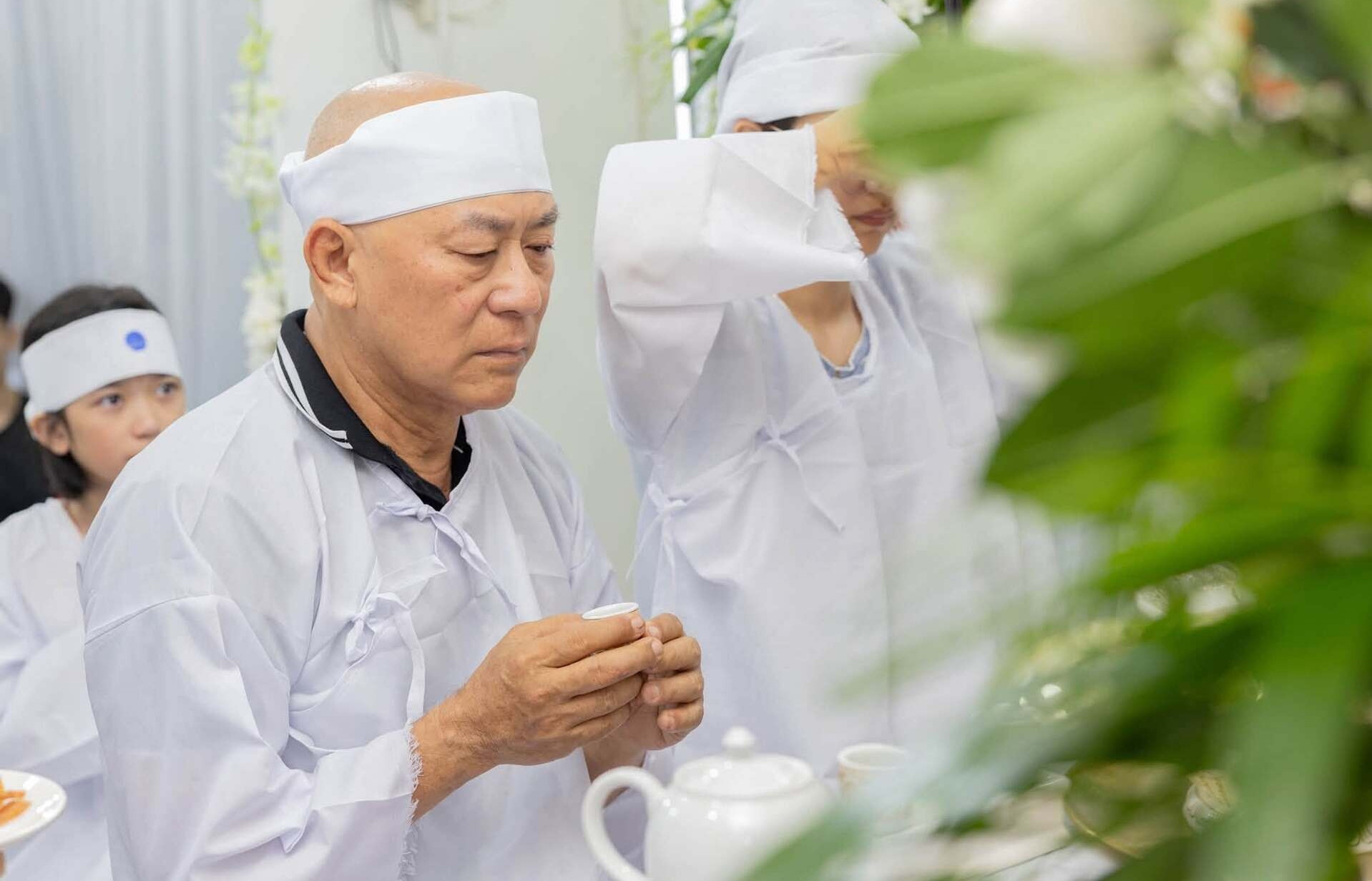 https://static-images.vnncdn.net/vps_images_publish/000001/000003/2026/7/7/nsnd-ta-minh-tam-khoc-nghen-trong-dam-tang-vo-nghe-si-bach-van-1507.jpg