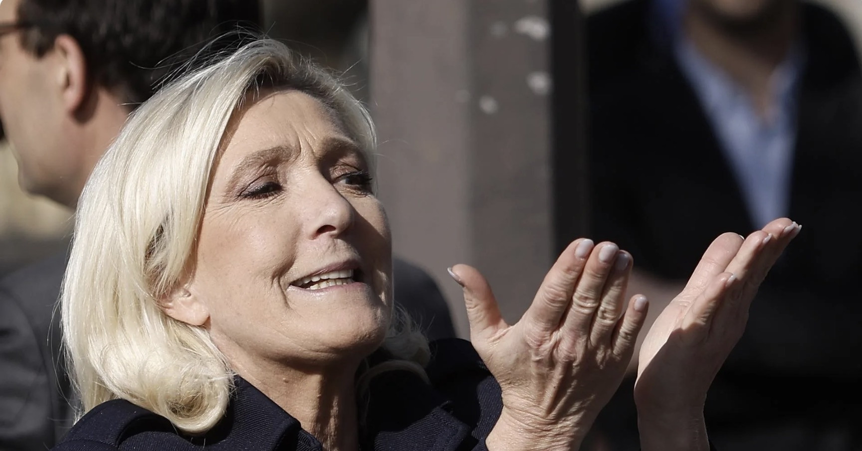 Pháp mở đường cho &amp;apos;bà đầm thép cực hữu&amp;apos; Le Pen tranh cử tổng thống