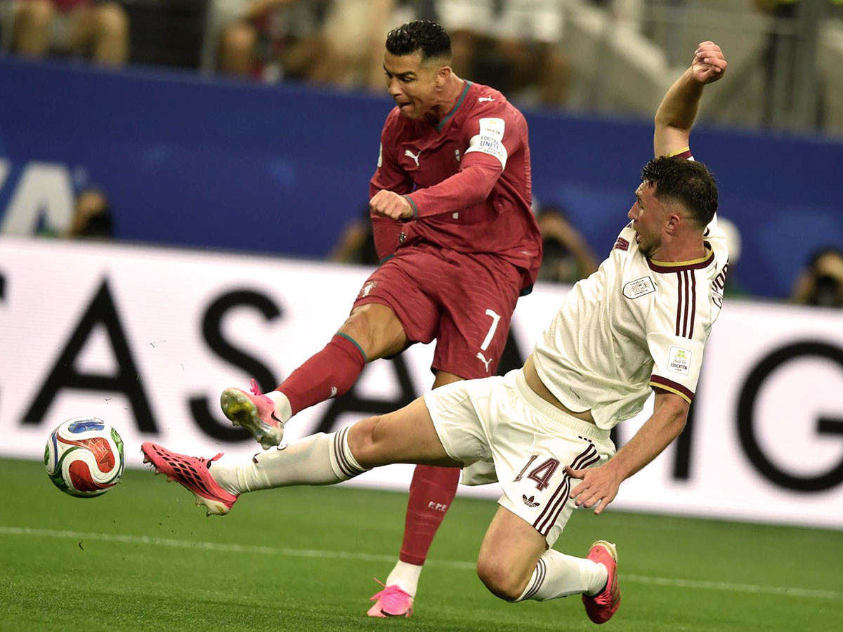 Ronaldo Bo Dao Nha Tay Ban Nha 2.jpg
