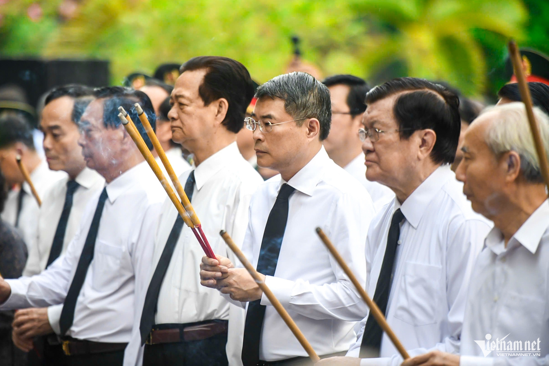 Tri ân quá khứ, vững bước tương lai