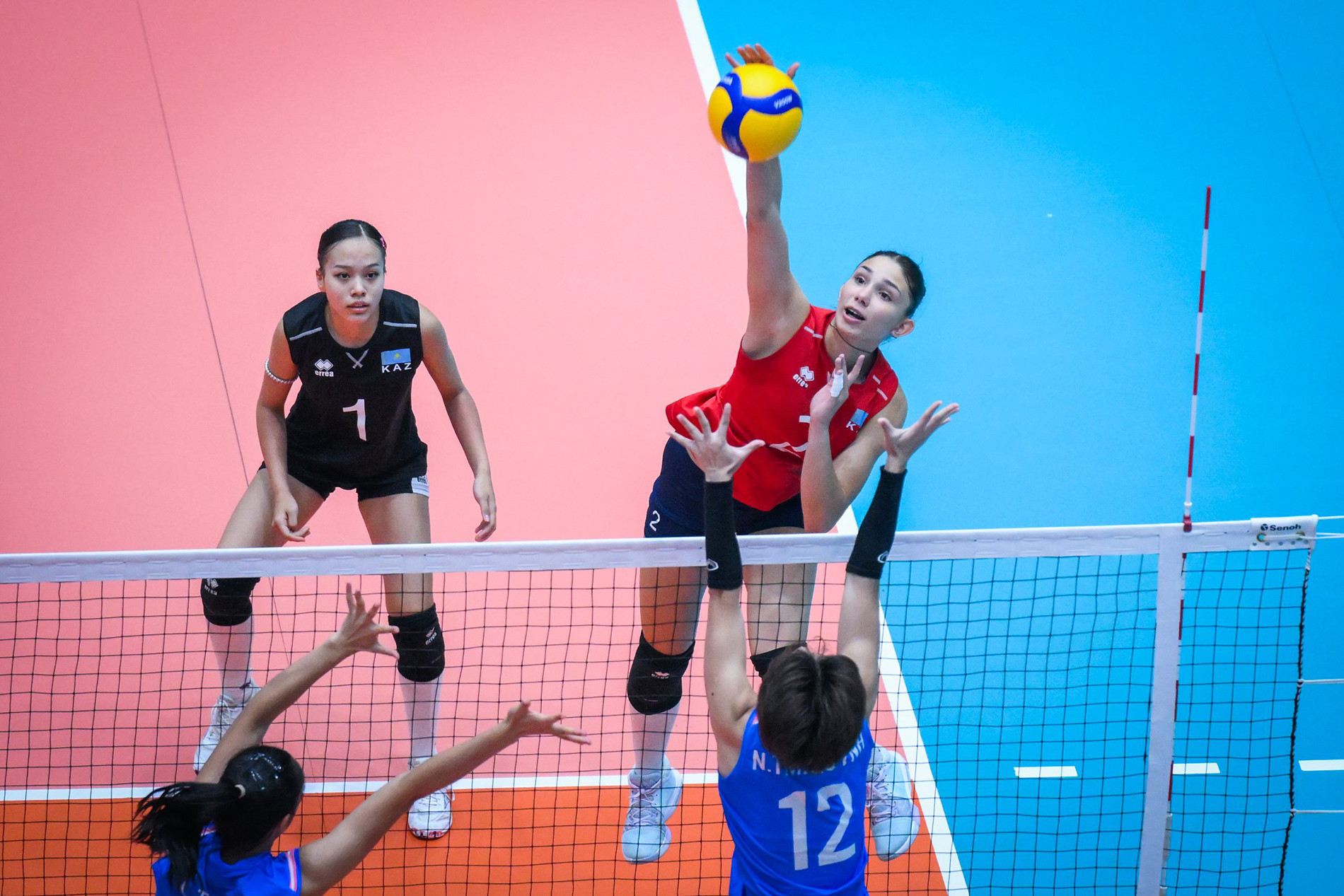 tuyen bong chuyen u18 nu viet nam 2.jpg