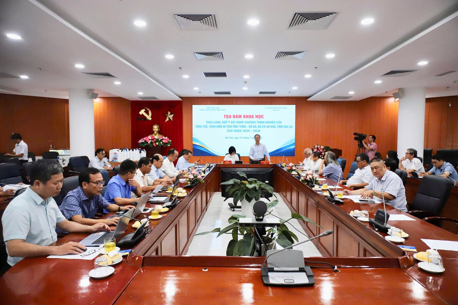Xây dựng chương trình nghiên cứu tổng thể di tích Rộc Tưng - Gò Đá, Đá cũ An Khê