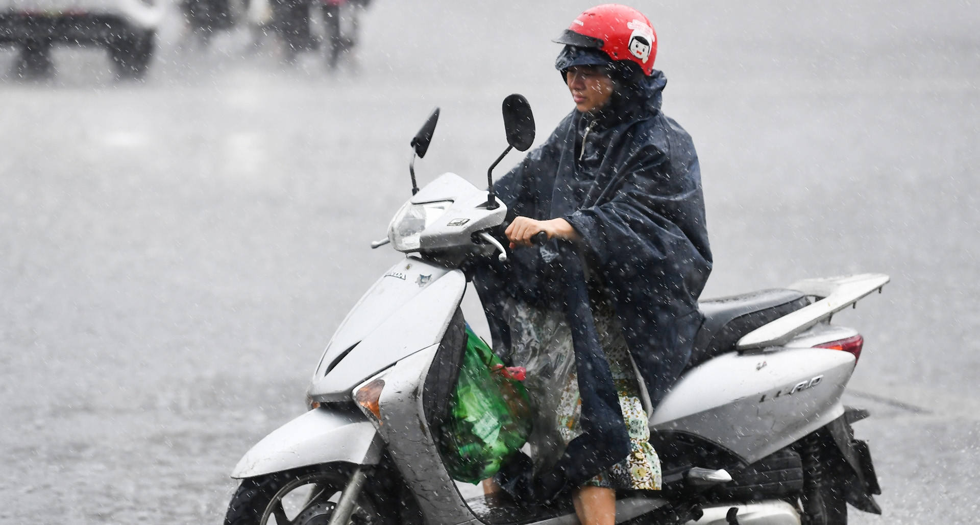 Dự báo thời tiết 9/7/2026: Miền Bắc mưa lớn cục bộ, Trung Bộ nắng nóng kéo dài