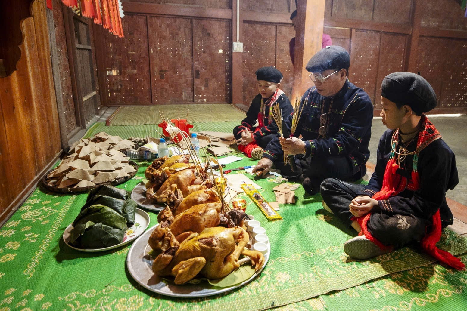 Không để văn hóa nằm trong tủ kính: Cách người Dao giữ hồn dân tộc
