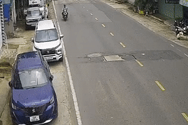 Mở cửa xe như chỗ không người, tài xế Xpander gây tai nạn cho người đi xe máy