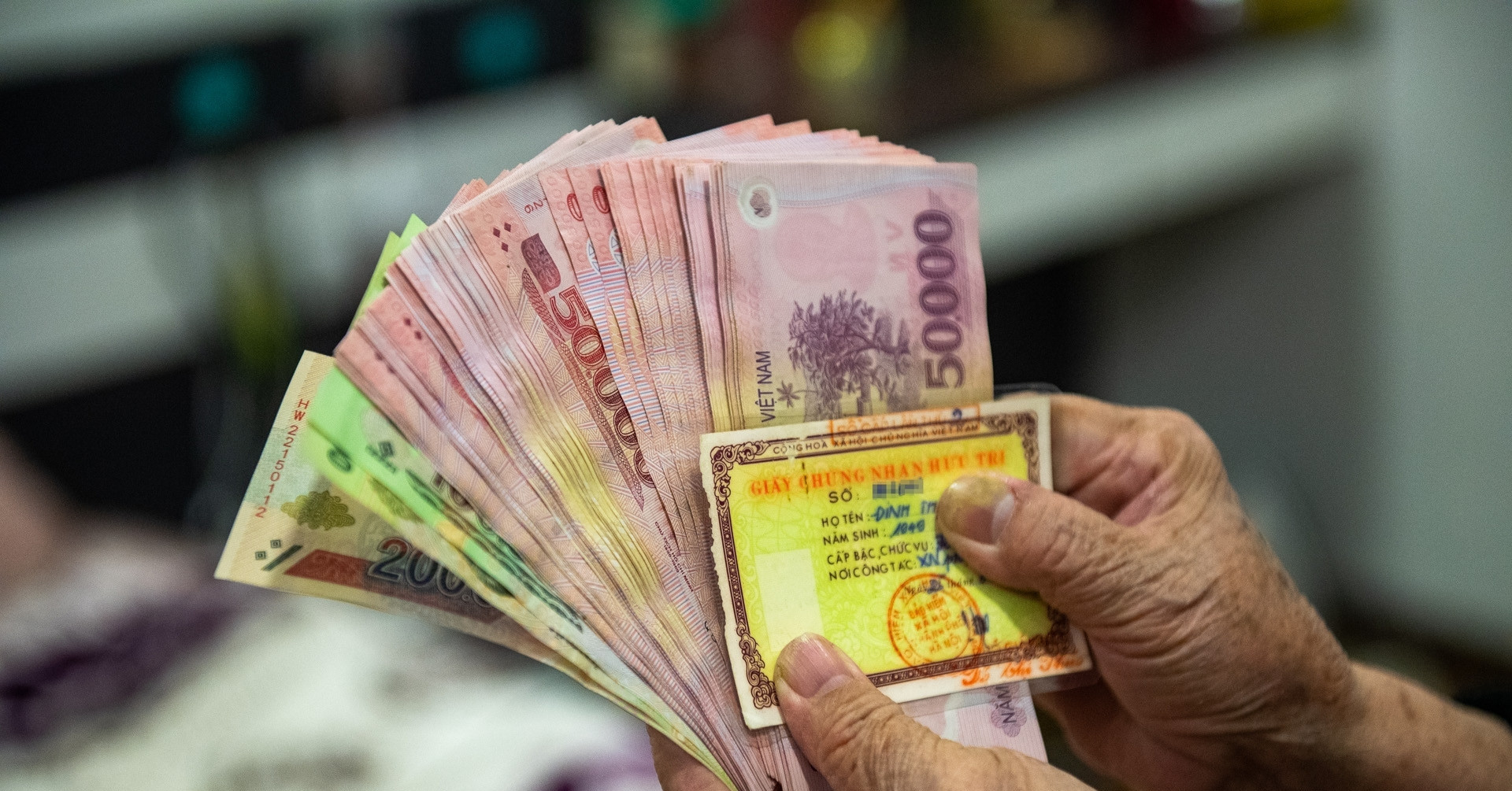 Tăng lương tối thiểu: Đừng để giá cả &amp;apos;ăn mòn&amp;apos; thu nhập