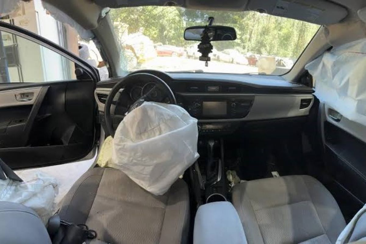 Toyota Corolla Altis tui khi.jpg