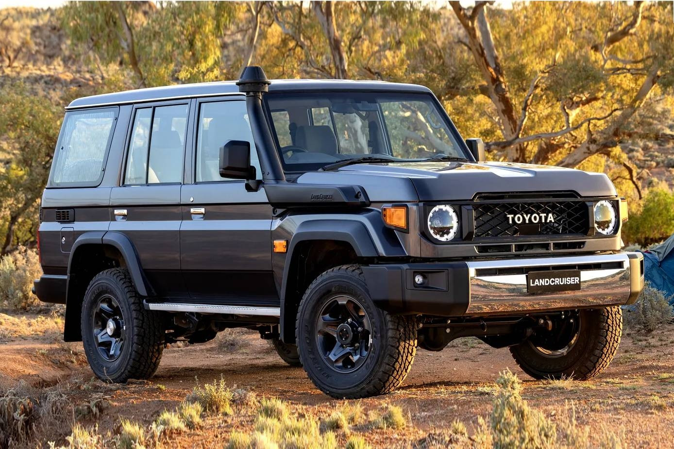 Toyota hồi sinh 'huyền thoại' Land Cruiser 70, bỏ số sàn và bình xăng 180 lít