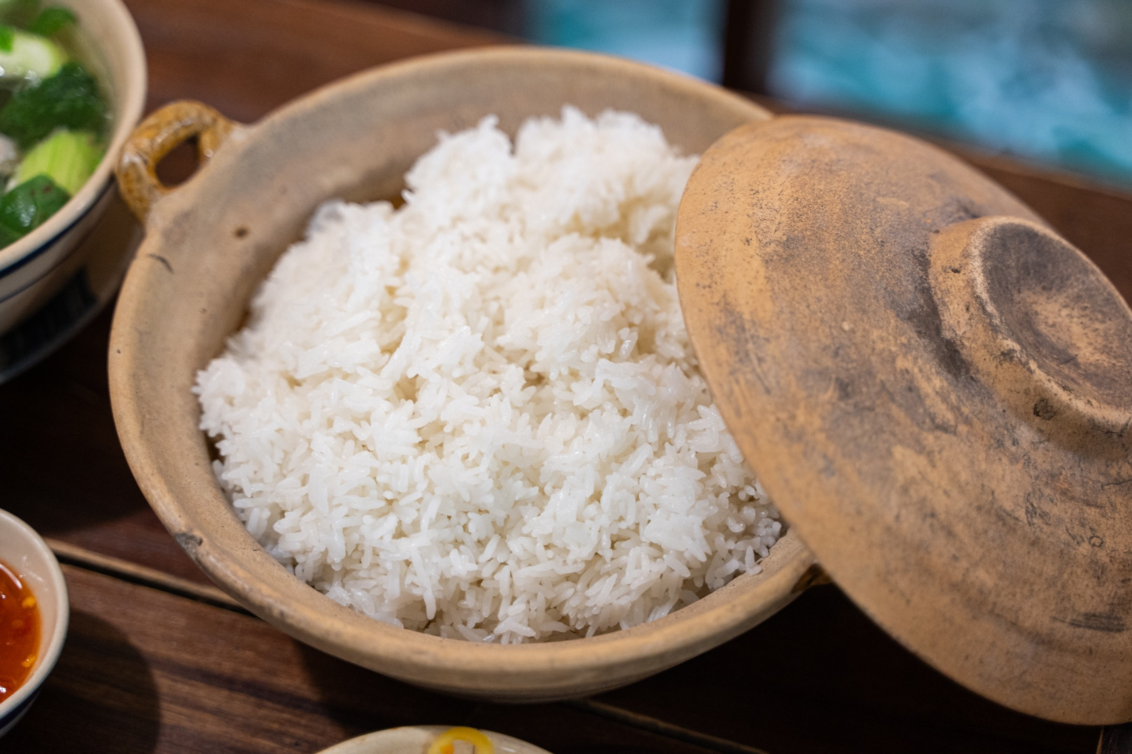 Cách đo lượng nước nấu cơm ngon, chuẩn xác, không khô nhão