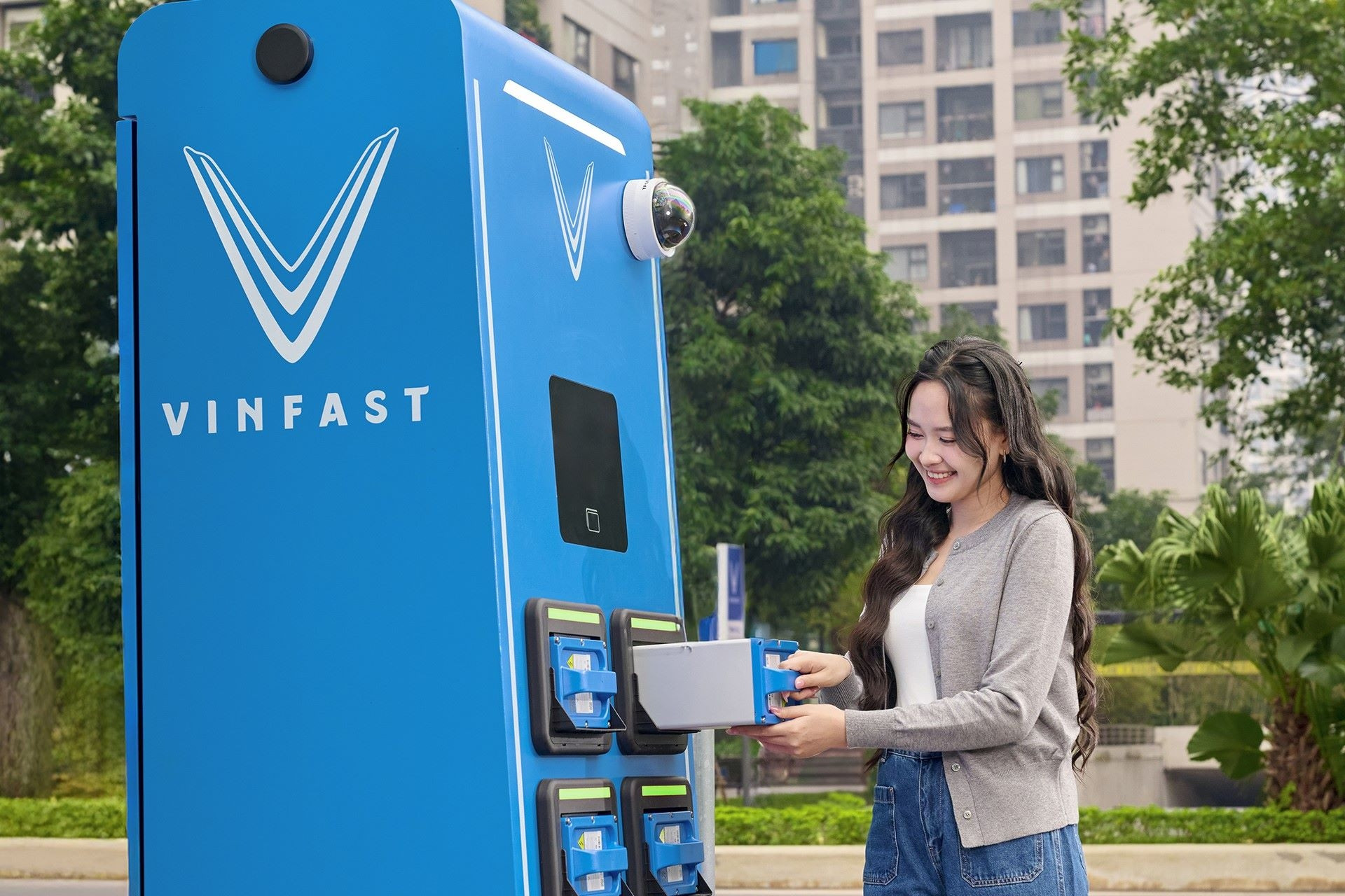 Chủ xe VinFast kể chuyện ‘một người đi xe điện, cả nhà bỏ xe xăng’