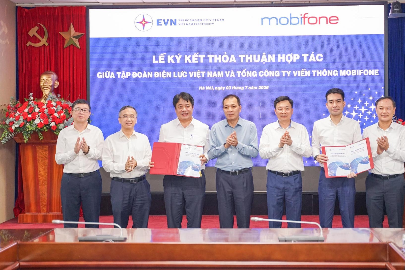 EVN và MobiFone đồng hành chuyển đổi số toàn diện