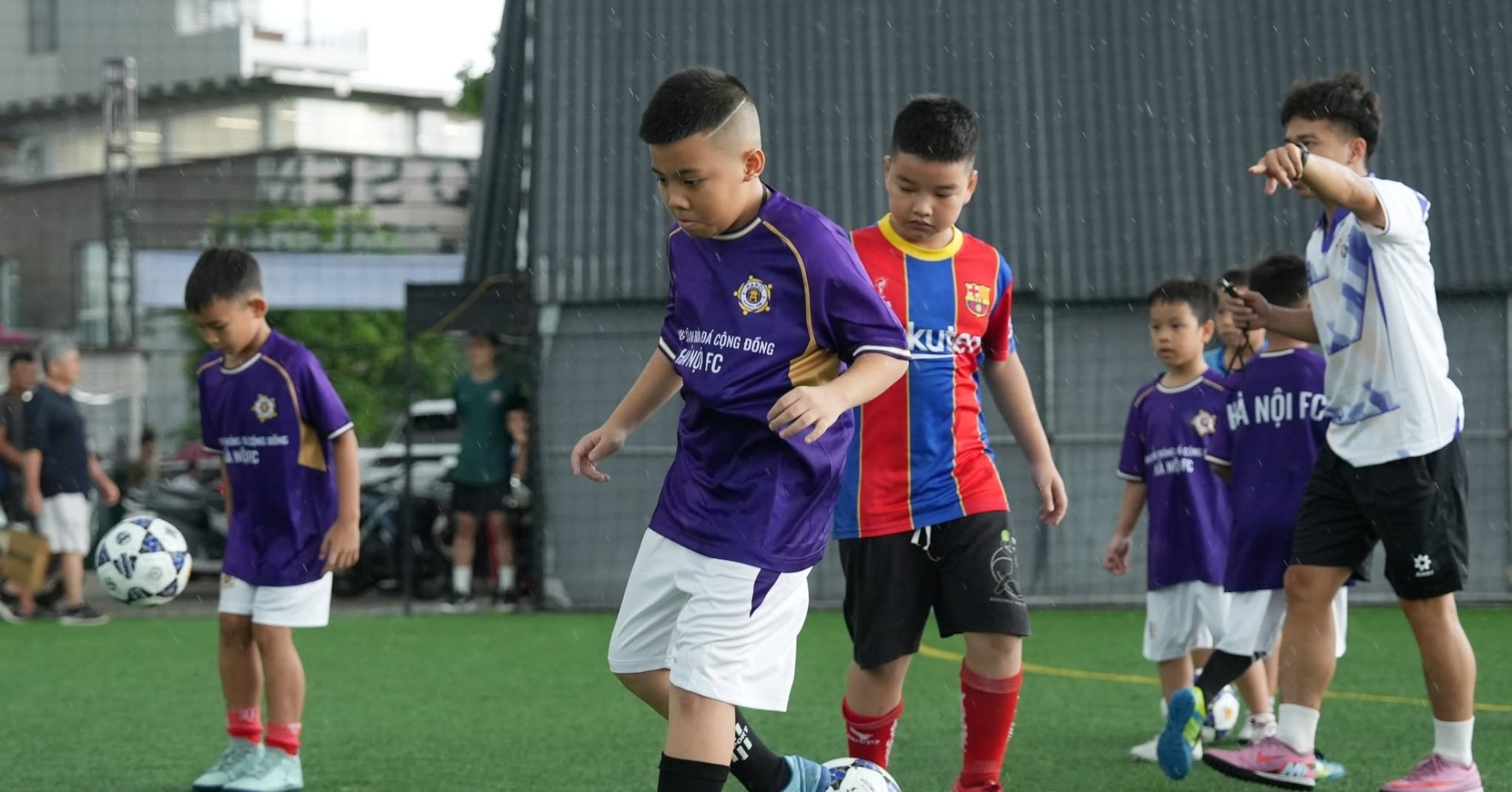 Hà Nội FC &amp;apos;săn&amp;apos; Văn Quyết, Duy Mạnh mới