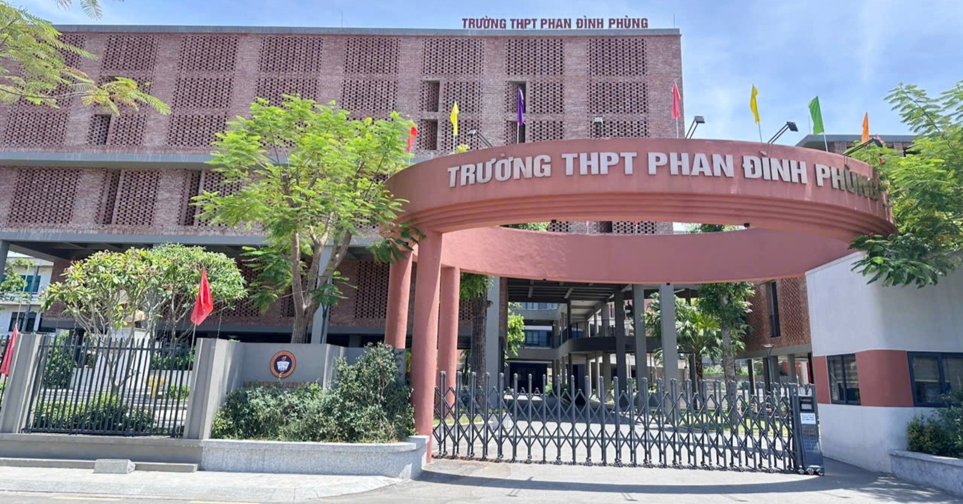 Hà Tĩnh tăng 611 chỉ tiêu vào lớp 10 công lập, công bố điểm chuẩn tuyển sinh