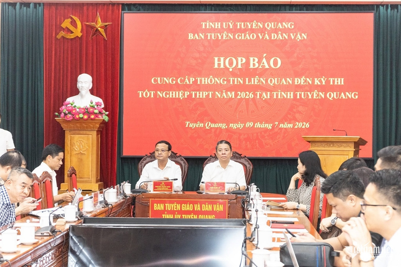 Họp báo vụ 146 điểm 10 môn Toán tại Trường THPT Chuyên Tuyên Quang