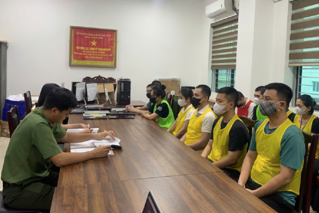 Khởi tố 42 đối tượng mua bán dữ liệu và tổ chức đánh bạc, thu giữ 42 cây vàng