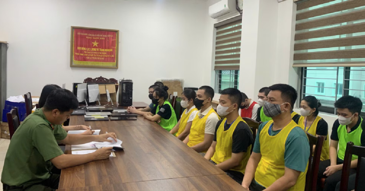 Khởi tố 42 đối tượng mua bán dữ liệu và tổ chức đánh bạc, thu giữ 42 cây vàng