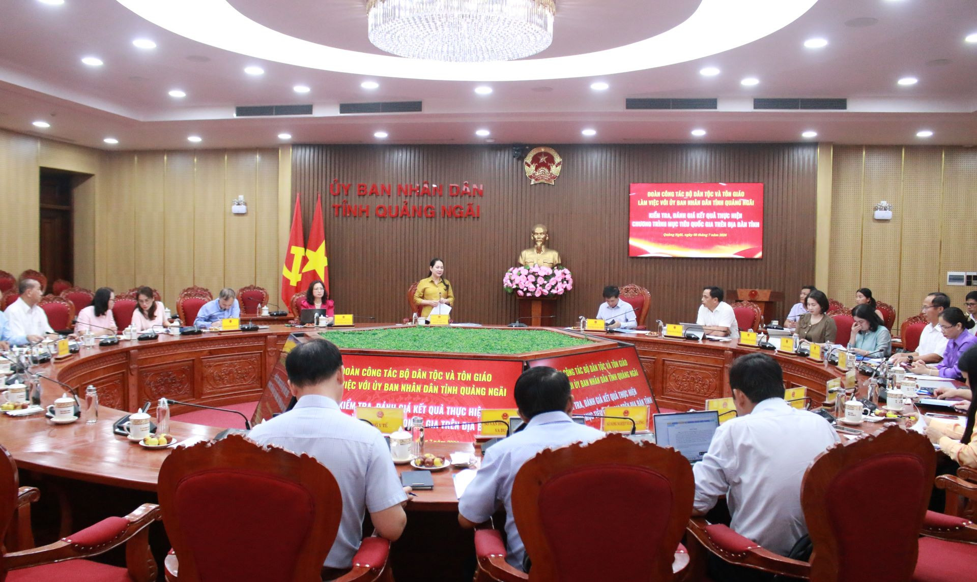 lam viec 7