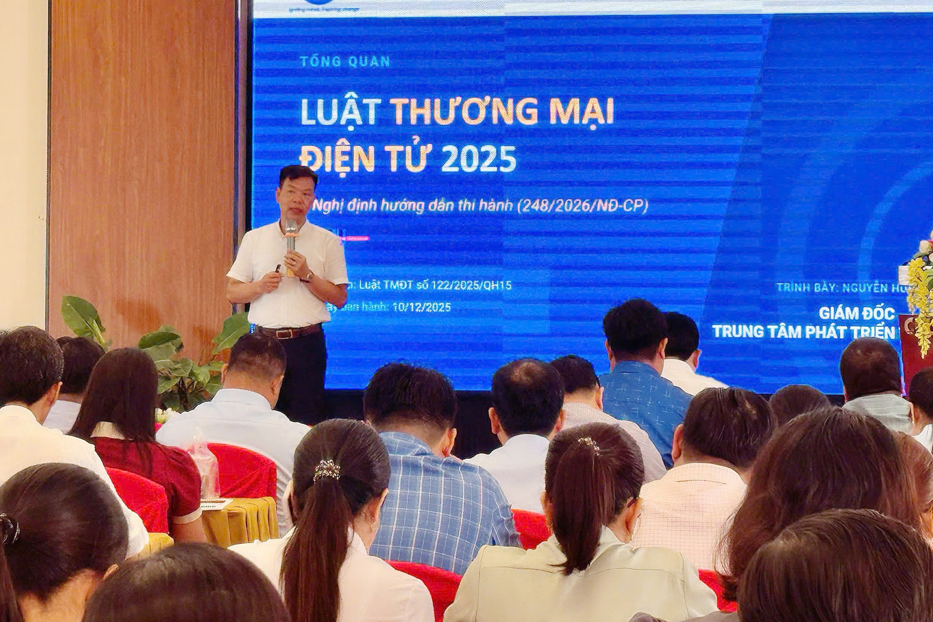 phat trien thuong mai dien tu 1.jpg