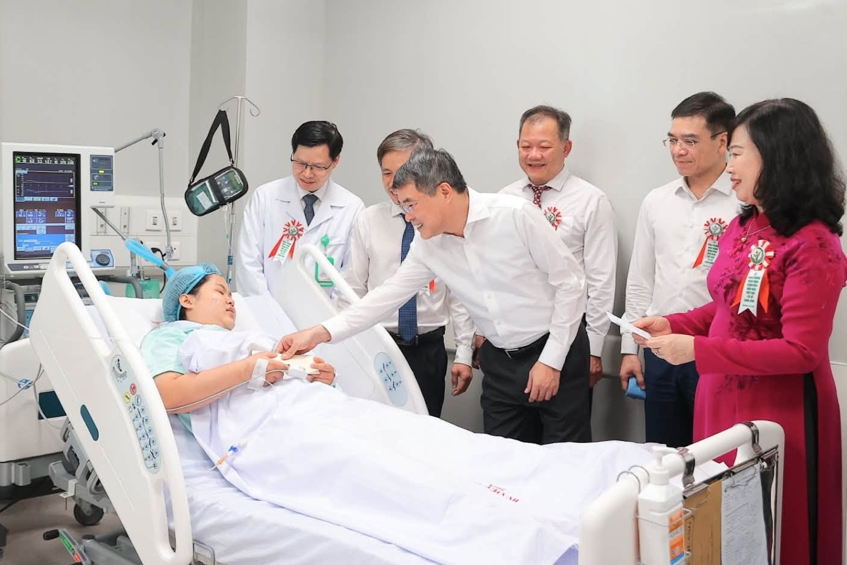 Thủ tướng: Xây dựng hệ sinh thái y tế hiện đại từ 2 bệnh viện lớn tại Ninh Bình