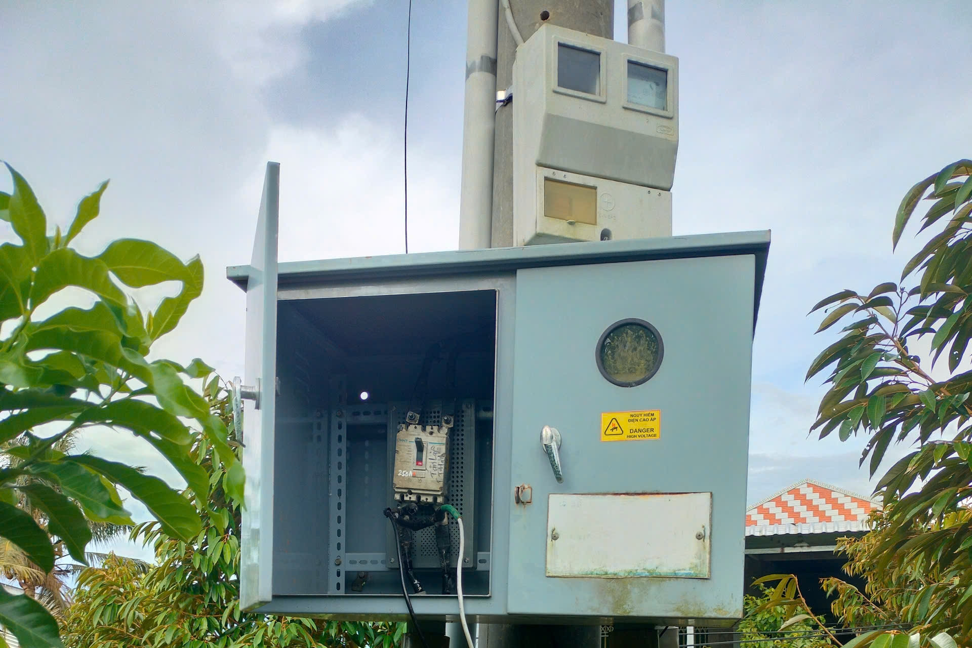 Trộm cắp điện có thể bị truy cứu trách nhiệm hình sự