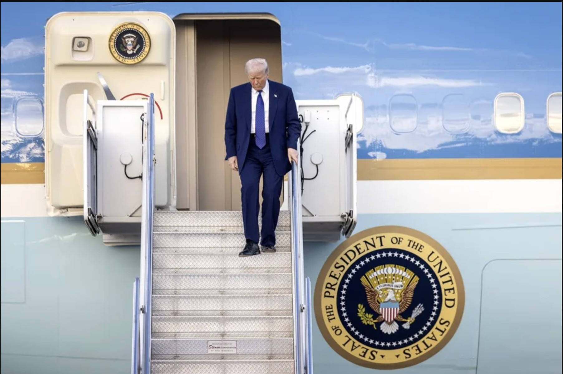 Trump không lực 1. EPA
