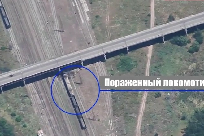 Video UAV cảm tử Nga bắn nổ 2 đoàn tàu của Ukraine ở tiền tuyến