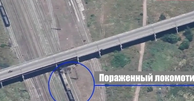 Video UAV cảm tử Nga bắn nổ 2 đoàn tàu của Ukraine ở tiền tuyến