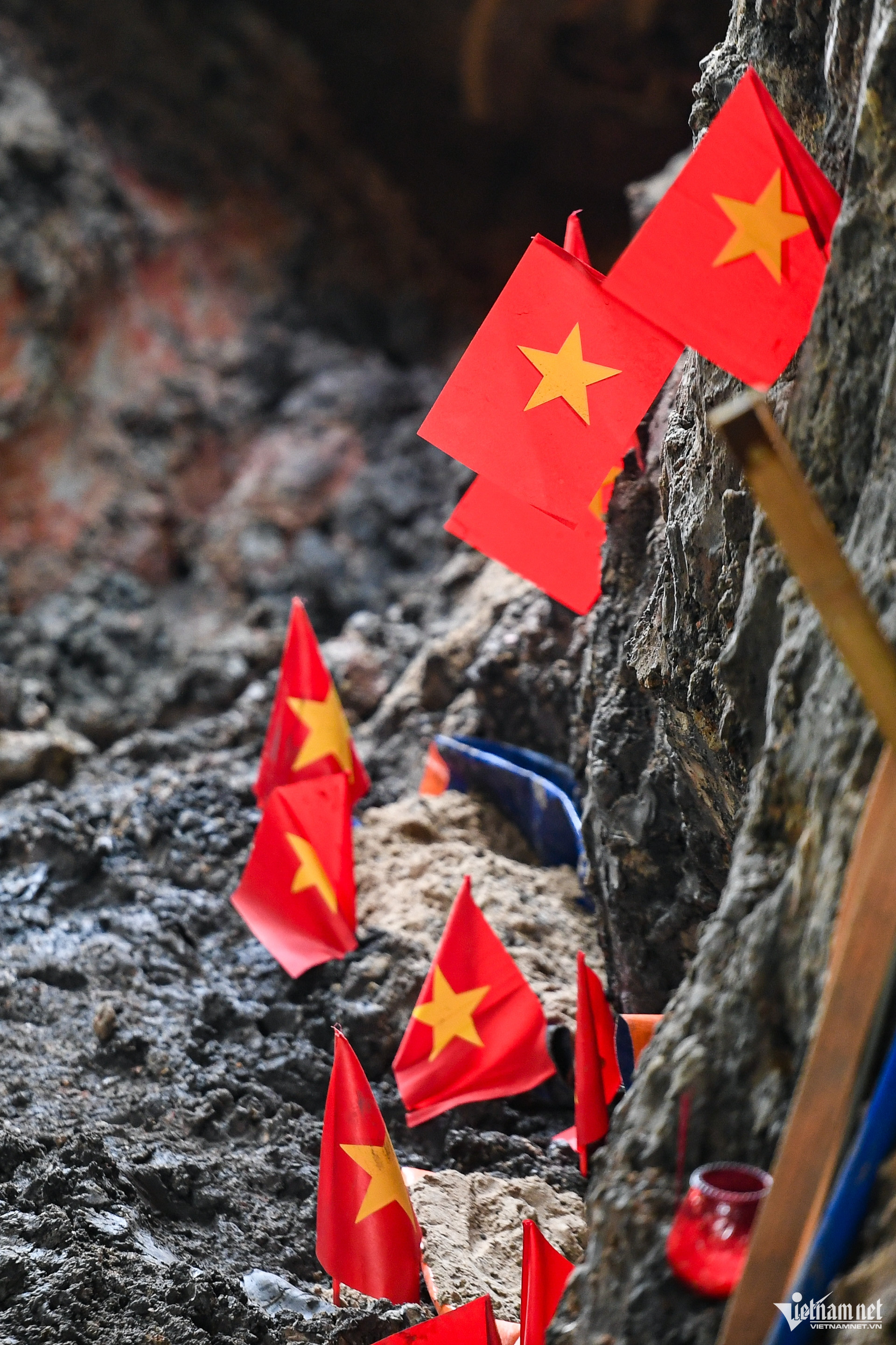 https://static-images.vnncdn.net/vps_images_publish/000001/000003/2026/7/9/w-tim-kiem-liet-sy-le-thi-rieng-nguyen-hue-16-1011.jpg