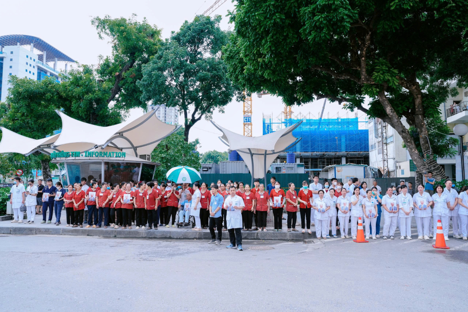 https://static-images.vnncdn.net/vps_images_publish/000001/000003/2026/8/1/bachmai-2-991.png