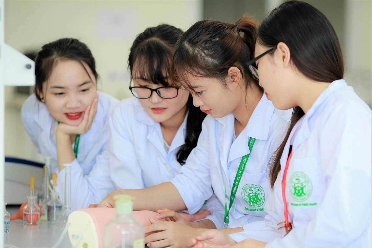 Biến động điểm chuẩn trường y dược phía Bắc 3 năm qua, ngành ‘hot’ trên 27 điểm