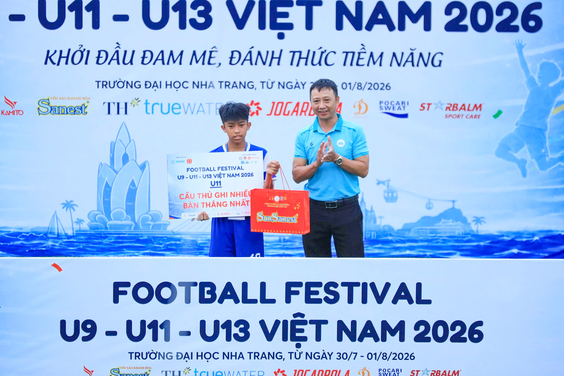https://static-images.vnncdn.net/vps_images_publish/000001/000003/2026/8/1/bong-da-2-2249.jpg