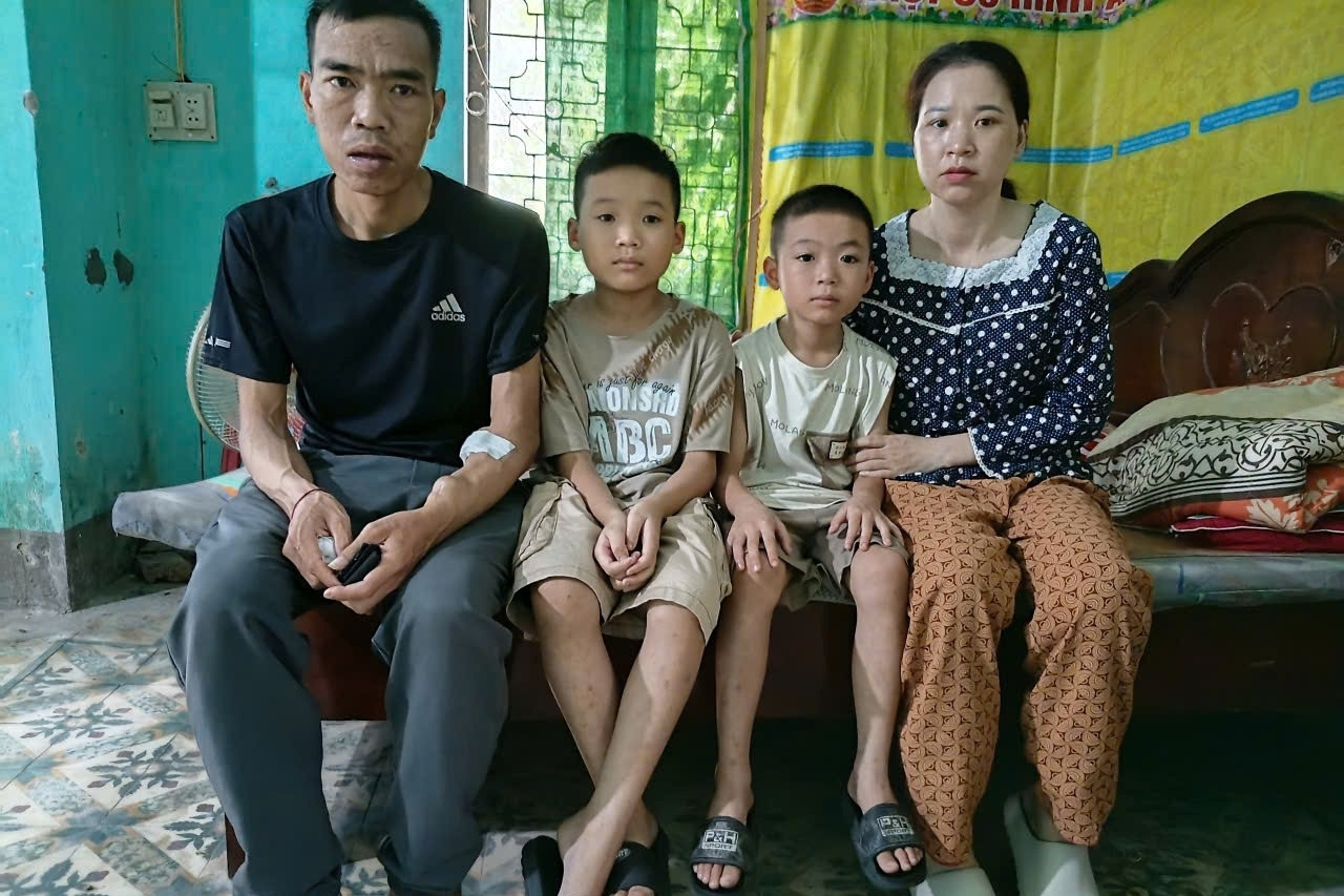 Chồng suy thận, vợ ung thư: 'Chỉ mong còn sống để nuôi hai con'