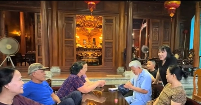 Cụ ông 92 tuổi ở Nghệ An tặng tiền, vàng cho 41 con cháu, nhắn nhủ điều xúc động
