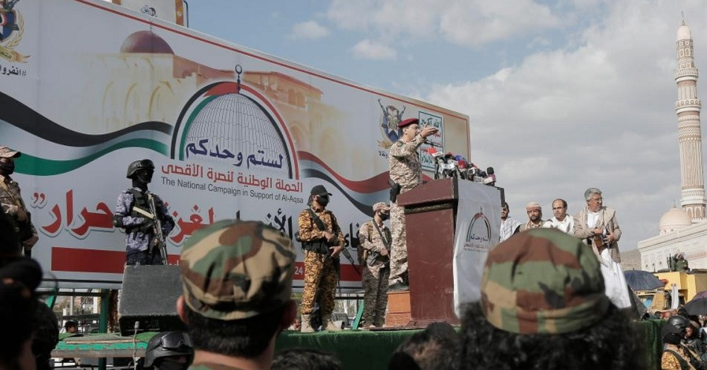 Houthi bác việc thu phí ở Biển Đỏ, tàu hàng bị tấn công ngoài khơi Oman