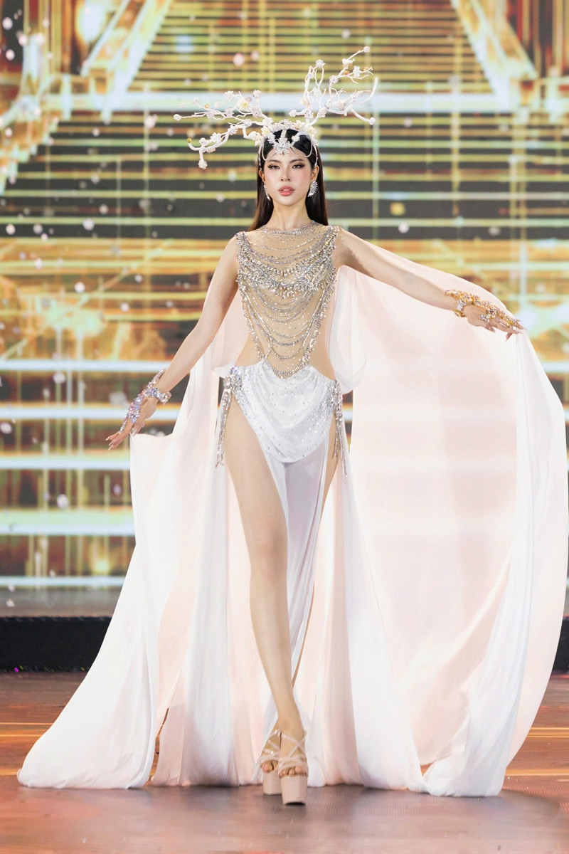 https://static-images.vnncdn.net/vps_images_publish/000001/000003/2026/8/1/miss-grand-vietnam-002-194.jpg