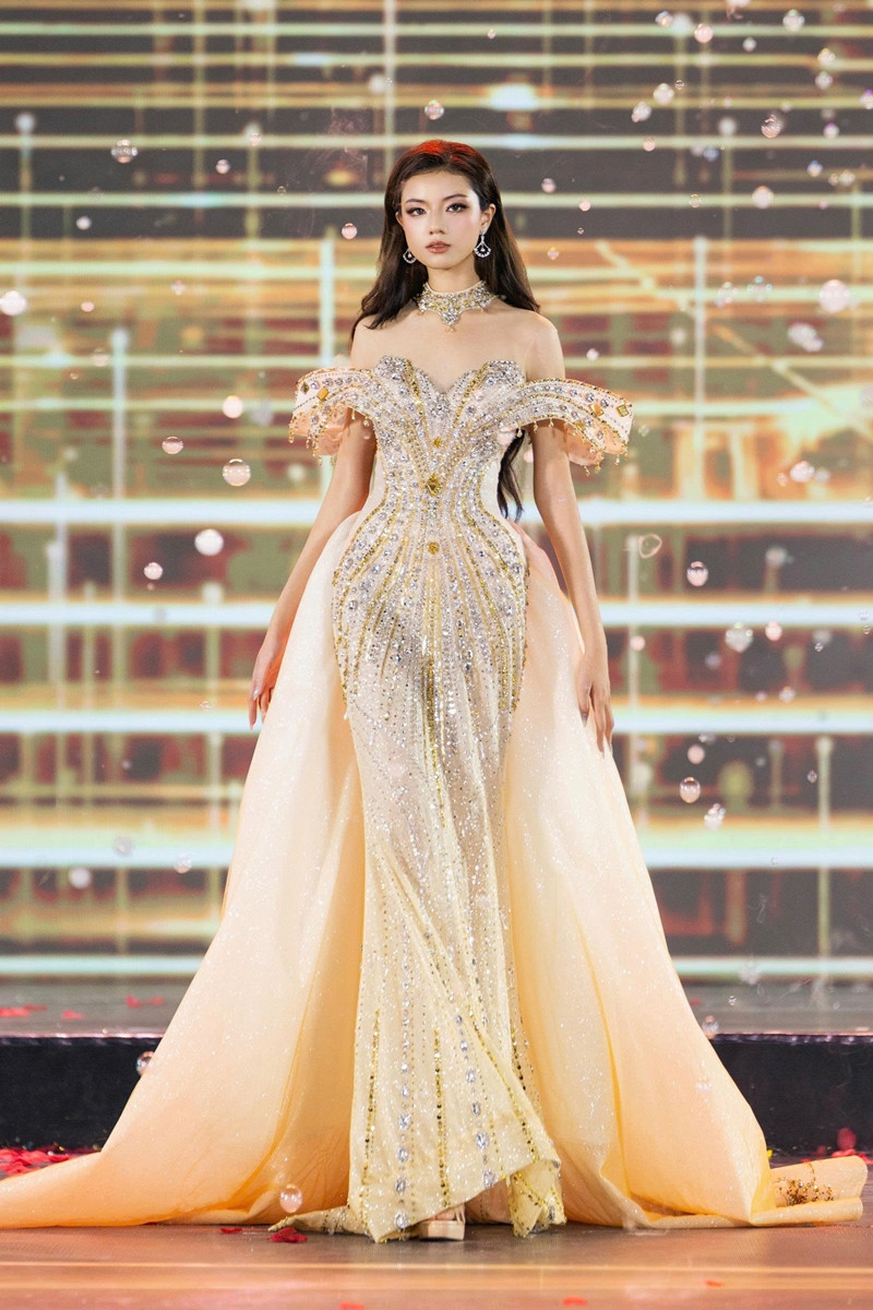 https://static-images.vnncdn.net/vps_images_publish/000001/000003/2026/8/1/miss-grand-vietnam-014-201.jpg