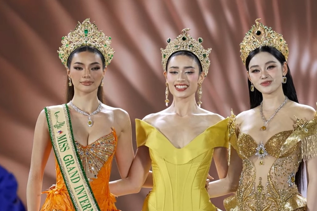 Người đẹp 26 tuổi Emoura Phạm đăng quang Miss Grand Vietnam 2026