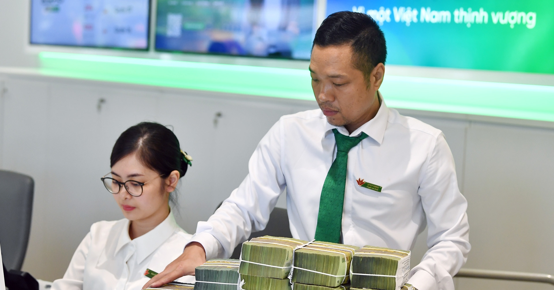 Lãi suất ngân hàng hôm nay 10/8/2026: Tăng lãi suất huy động kỳ hạn 6-13 tháng
