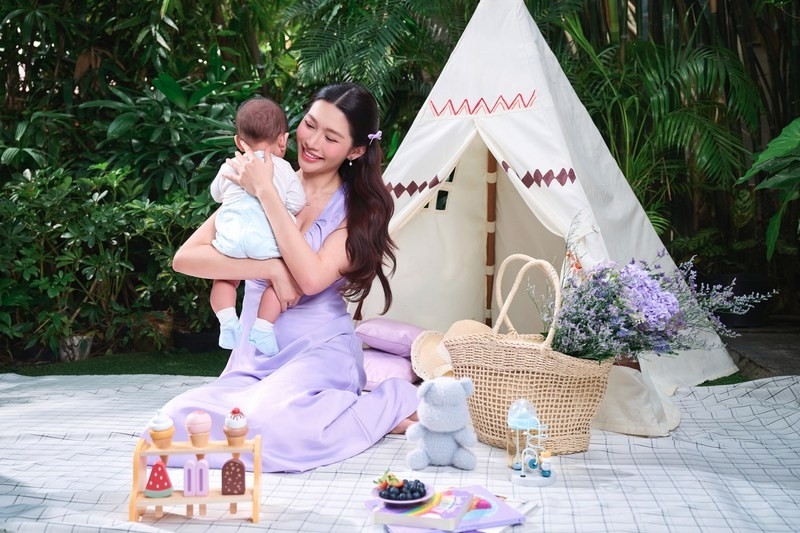 Chế Nguyễn Quỳnh Châu lan tỏa thông điệp bảo vệ con trước bệnh do não mô cầu