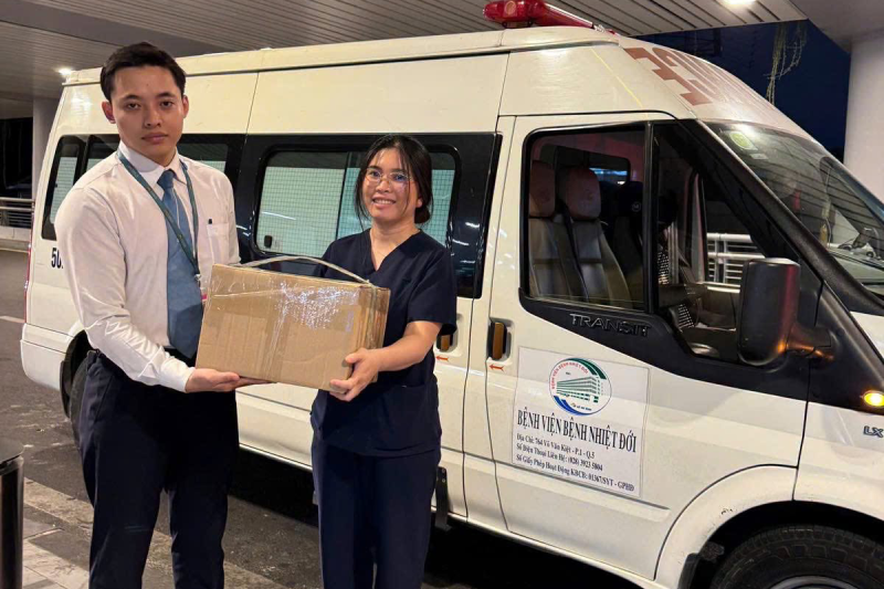 Chuyển thuốc từ Hà Nội vào TPHCM cứu người bệnh nguy kịch