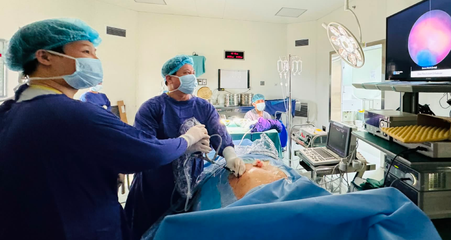 Con gái làm trong ngành y bất lực khi cha sợ mổ, chịu đựng bệnh suốt 2 năm