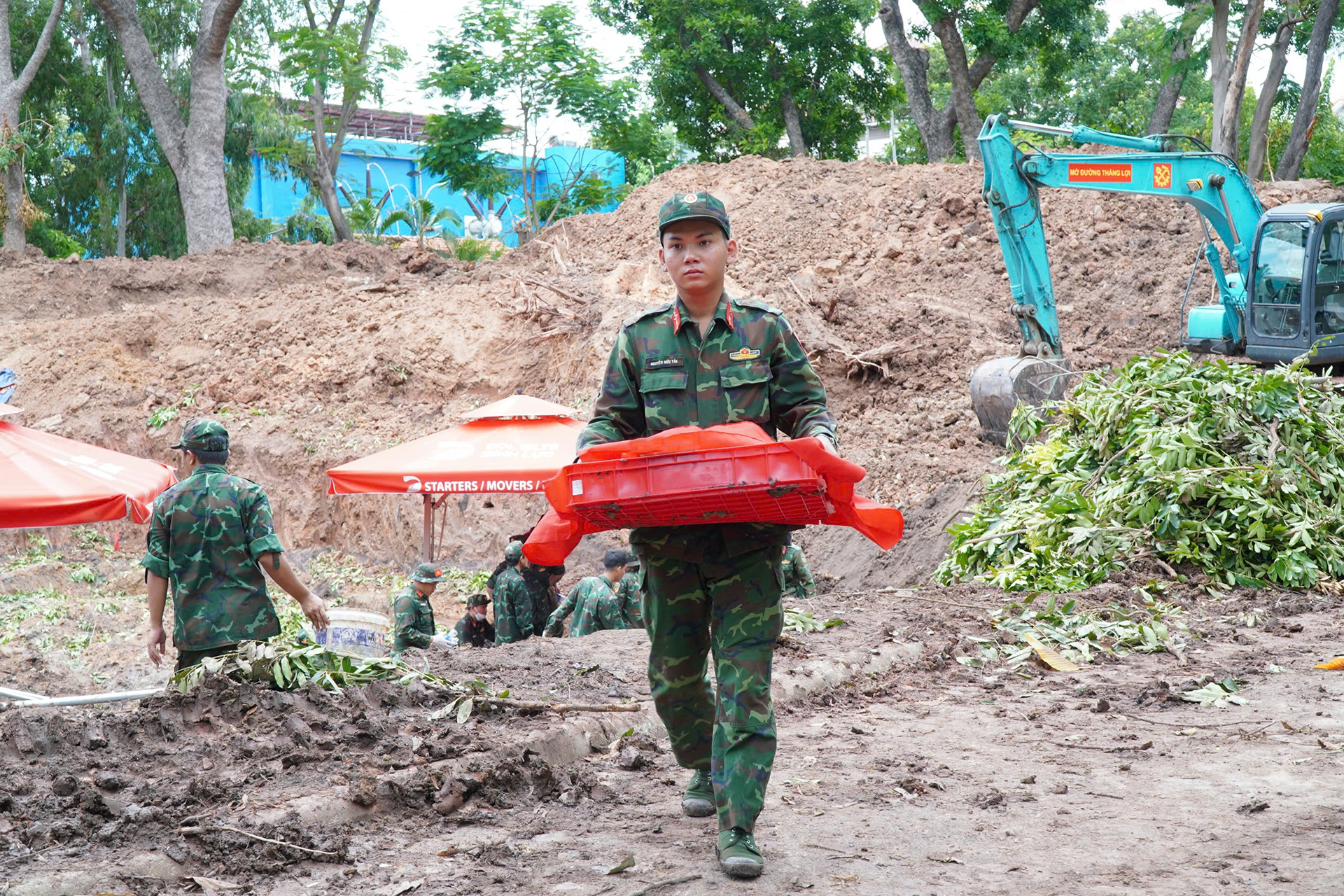 công viên Lê Thị Riêng 002.png