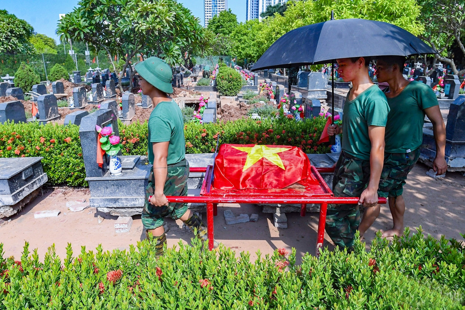 Cận cảnh quá trình tìm lại danh tính cho 469 liệt sĩ tại Nghĩa trang Mai Dịch, Hà Nội