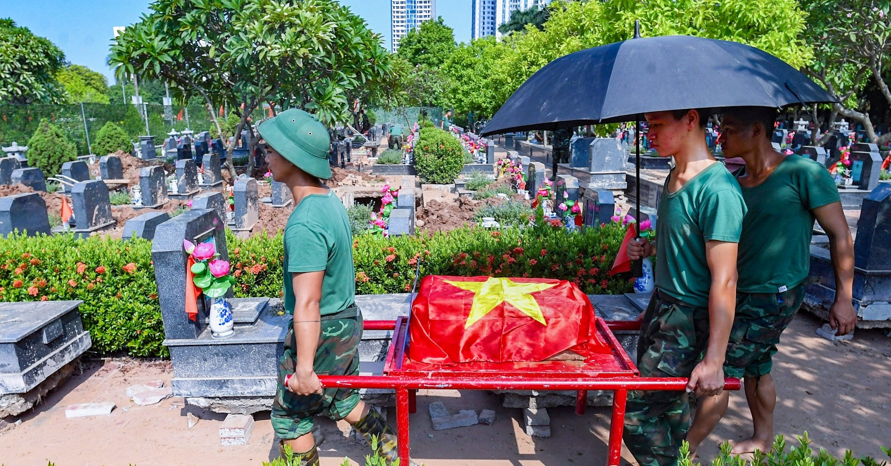 Cận cảnh quá trình tìm lại danh tính cho 469 liệt sĩ tại Nghĩa trang Mai Dịch, Hà Nội