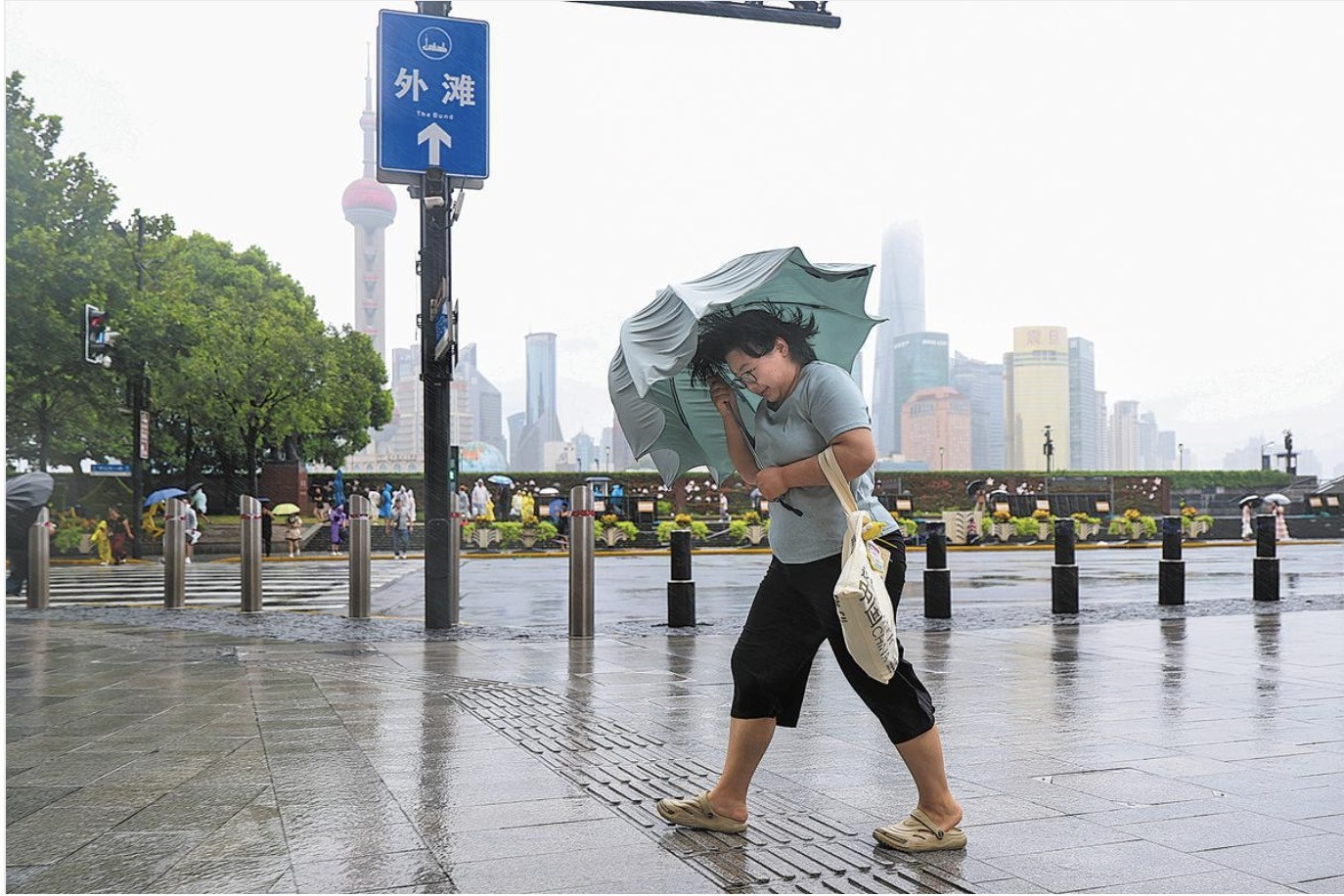 Hơn 1,5 triệu người sơ tán khi bão Dolphin càn quét Trung Quốc