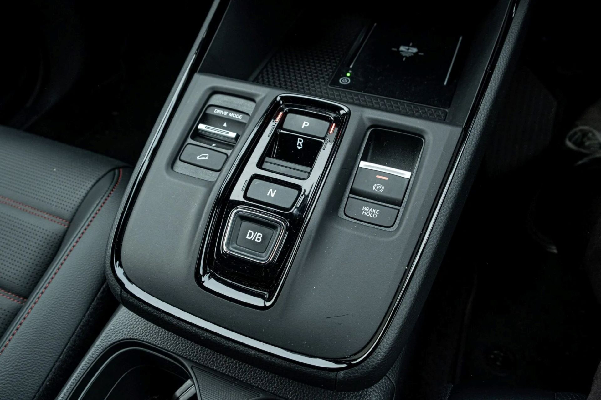 https://static-images.vnncdn.net/vps_images_publish/000001/000003/2026/8/10/honda-crv-ehev-review-61-2048x1365-1692.jpg