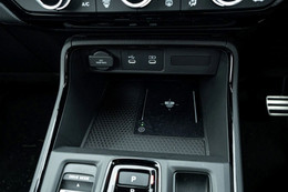 https://static-images.vnncdn.net/vps_images_publish/000001/000003/2026/8/10/honda-crv-ehev-review-62-2048x1365-1690.jpg
